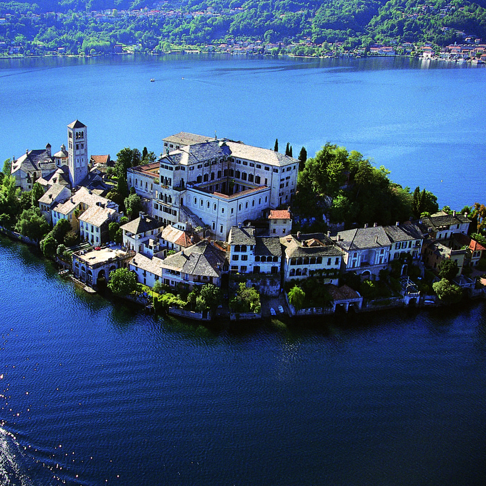 LAKES TOUR: Lake Orta, Lake Maggiore, Lake Como 'Isola di San Giulio sul Lago d'Orta